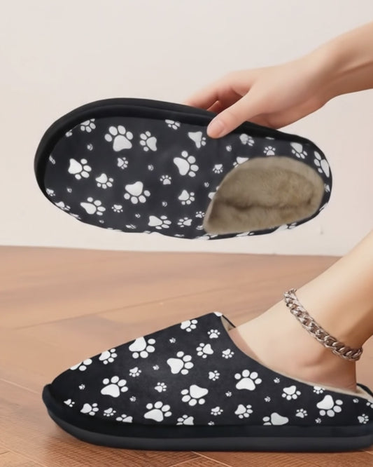 Pantofole "Zampa Morbida" | Il Comfort Che Racconta Chi Sei (e Ti Tiene in Piedi)